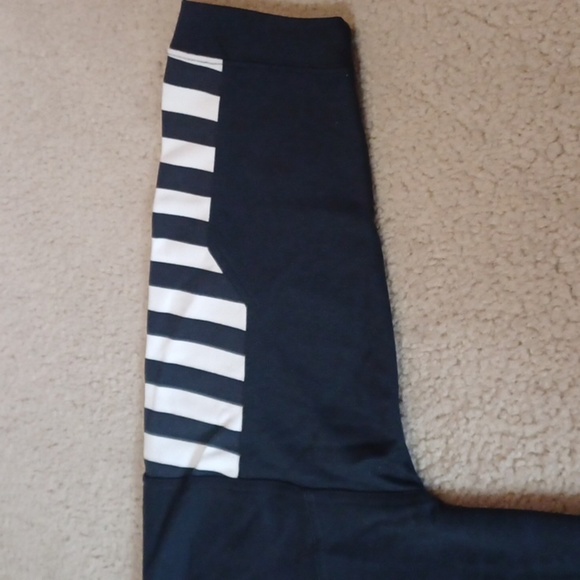 H.W. Sport 3/4 Sleeve Partial Button Top - Picture 6 of 11